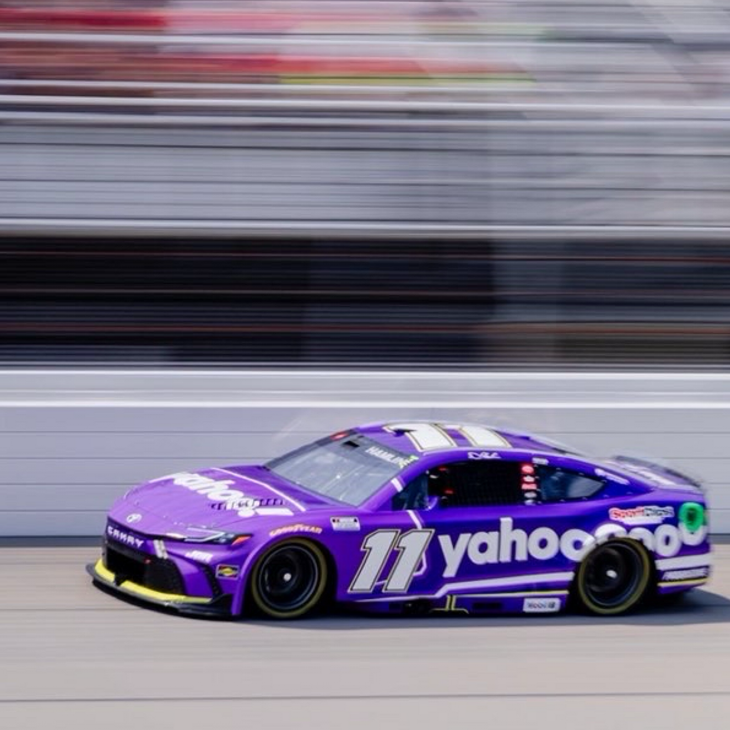 **PRE-ORDER** 2025 MICHIGAN WIN ARC 1:24 DIE-CAST